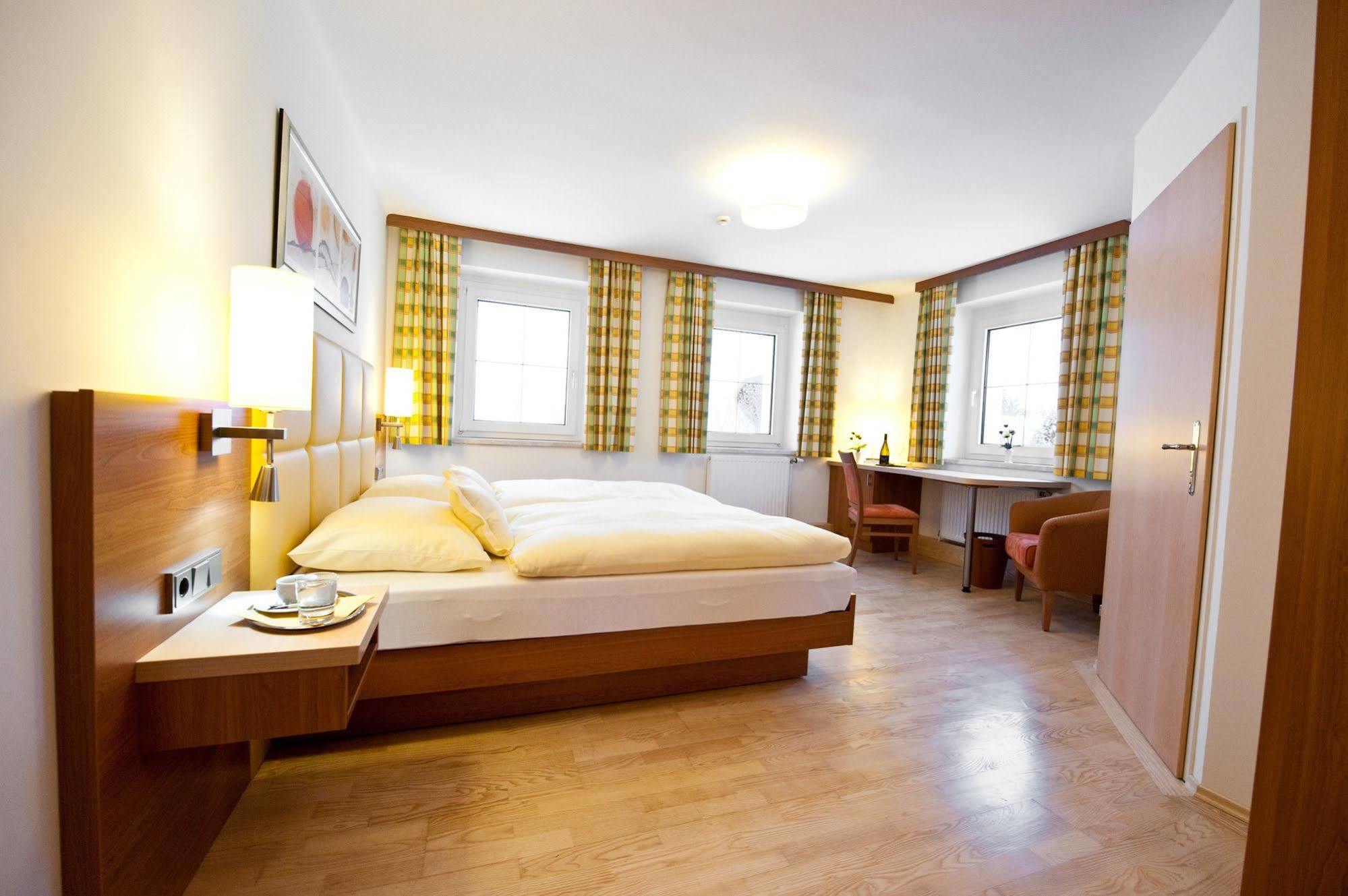 Hotel Sonnenhof Timelkam Exterior foto